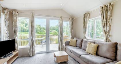 Comfortable caravan with one double with en suite shower room, and one twin.