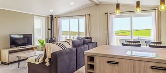 Jura Lodge with Hot Tub