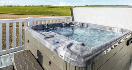 Jura Lodge with Hot Tub