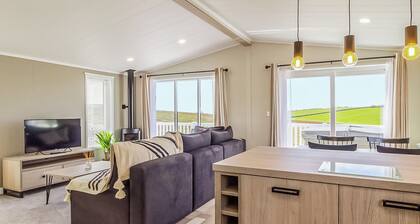 Jura Lodge with Hot Tub