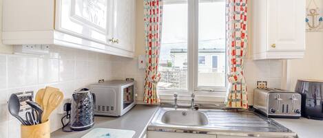 Fridge, oven, stovetop, toaster