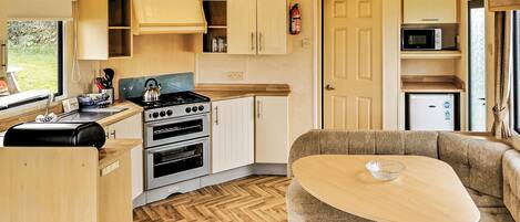 Fridge, oven, stovetop, toaster