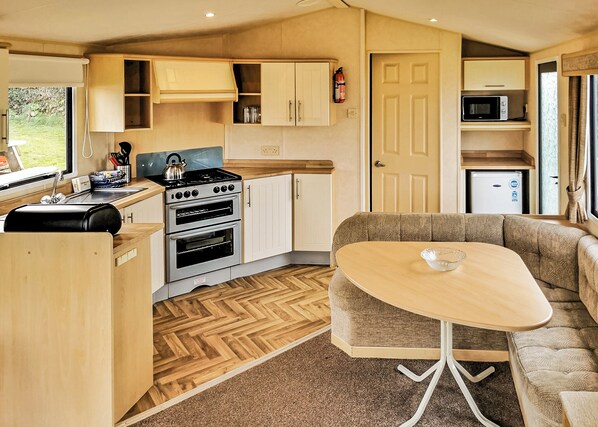 Fridge, oven, stovetop, toaster