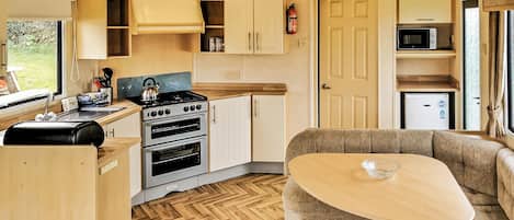 Fridge, oven, stovetop, toaster