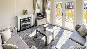 TV - 1 bedroom accommodation in Tunstall, Nr Hull (Tunstall, Nr Hull)