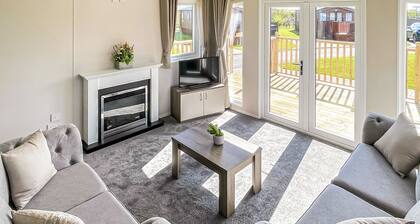 2 bedroom accommodation in Tunstall, Nr Hull