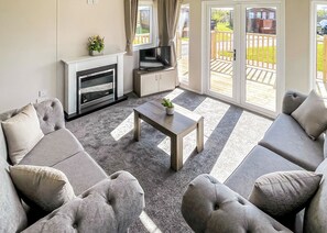 TV - 1 bedroom accommodation in Tunstall, Nr Hull (Tunstall, Nr Hull)