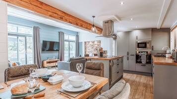 Fridge, oven, stovetop, toaster