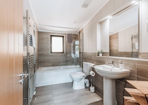 Bathroom - 3 bedroom accommodation in Bridgnorth (Bridgnorth)