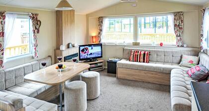 Highlander 2 Holiday Caravan Gold