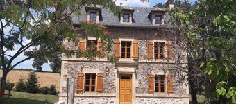 8-person gîte in the heart of nature with outdoor swimming pool