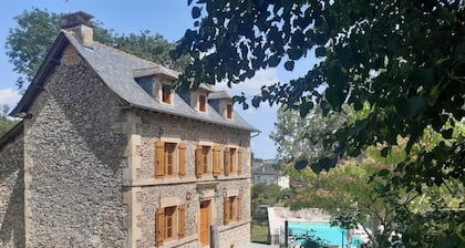8-person gîte in the heart of nature with outdoor swimming pool