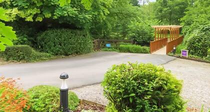 Great location and well-equipped lodge set in mature and beautiful gardens.