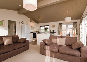 TV - Great location and well-equipped lodge set in mature and beautiful gardens. (Narberth, Nr Tenby)