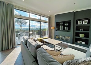 TV - Avon Forest Pet Friendly Lodge (Coleford, Forest oF Dean)
