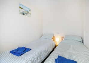 Unclassified image, 4 of 12, button - 2 bedroom accommodation in Anderby Creek, Mablethorpe (Anderby Creek, Mablethorpe)
