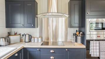 Fridge, oven, stovetop, toaster