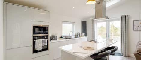 Fridge, oven, stovetop, toaster