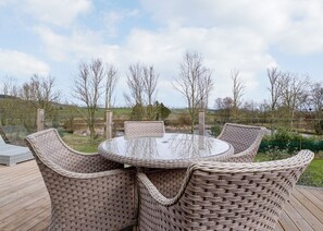 Outdoor dining - 2 bedroom accommodation in Carnforth (Carnforth)