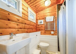 Bathroom - 1 bedroom accommodation in Blaenau Ffestiniog (Blaenau Ffestiniog)