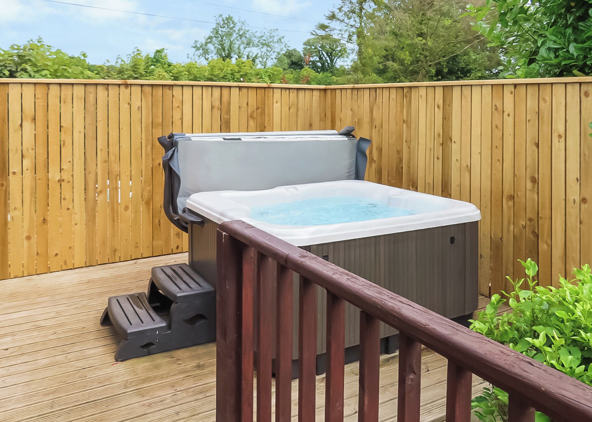 Outdoor spa tub