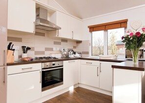 Køleskab, ovn, kogeplade, opvaskemaskine