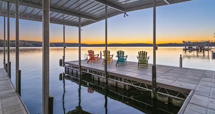 Best Views on Lake, TIki Hut, Boat Rental