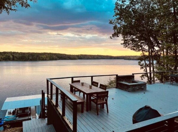 Outdoor dining - Best Views on Lake, TIki Hut, Boat Rental (Winchester)