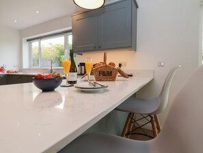 Fridge, dishwasher, electric kettle, toaster - Little Chapter (Reydon)