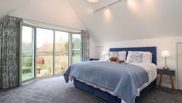 5 bedrooms, individually decorated, individually furnished, free WiFi