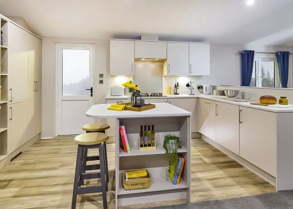 Fridge, oven, stovetop, toaster - Platinum Lakeview Lodge Sleeps 8 (Mablethorpe)