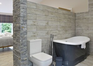Bathroom - 1 bedroom accommodation in Allithwaite (Allithwaite)