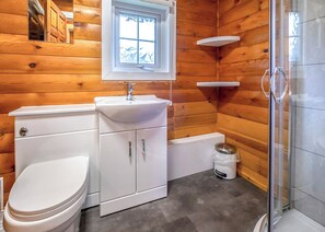 Bathroom - 3 bedroom accommodation in Blaenau Ffestiniog (Blaenau Ffestiniog)