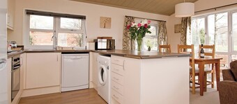 Great location and well-equipped lodge set in mature and beautiful gardens.