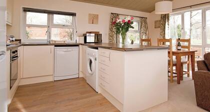 Great location and well-equipped lodge set in mature and beautiful gardens.
