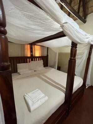 Bureau, espace de travail pour ordinateur portable, Wi-Fi gratuit