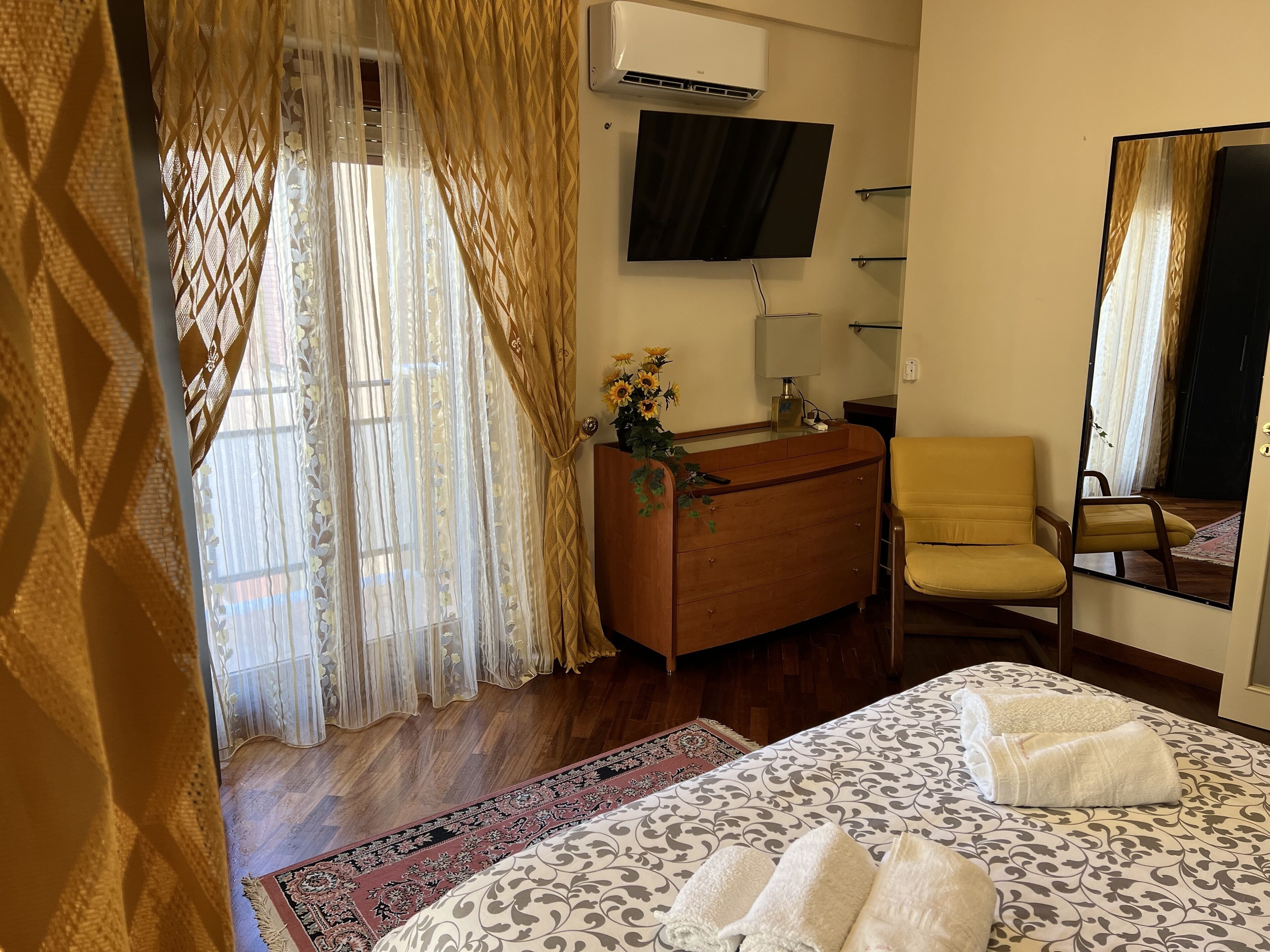Deluxe Room | Desk, iron/ironing board, free WiFi