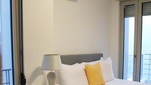 Double Sea View | Lydisolert, wi-fi (inkludert) og individuelt dekorert