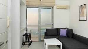 Double Sea View | Lydisolert, wi-fi (inkludert) og individuelt dekorert