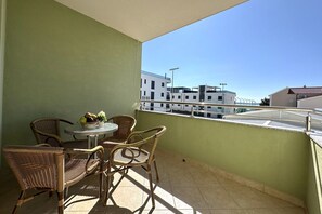 Outdoor dining - Trogir, Okrug Gornji, Simba 4 apt (Okrug Gornji)