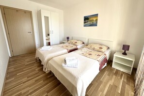 2 bedrooms, iron/ironing board, free WiFi, bed sheets - Trogir, Okrug Gornji, Simba 4 apt (Okrug Gornji)