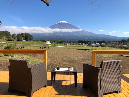 Terrace/patio. Private glamping limited to 1 group per day 4 pe / Fujinomiya City Shizuoka