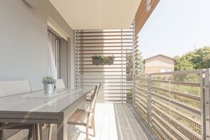 Outdoor dining - GuestHost - La Vela Apartment with Terrace! (Cernusco sul Naviglio)