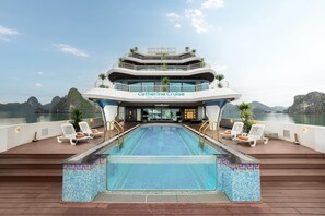 Outdoor pool - Catherine Cruises (Ha Long)