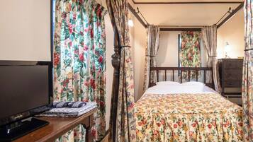1 bedroom, desk, free WiFi, bed sheets