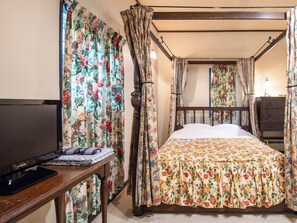 1 soverom, skrivebord, wi-fi (inkludert) og sengetøy