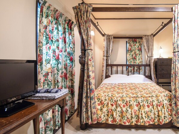 1 bedroom, desk, free WiFi, bed sheets