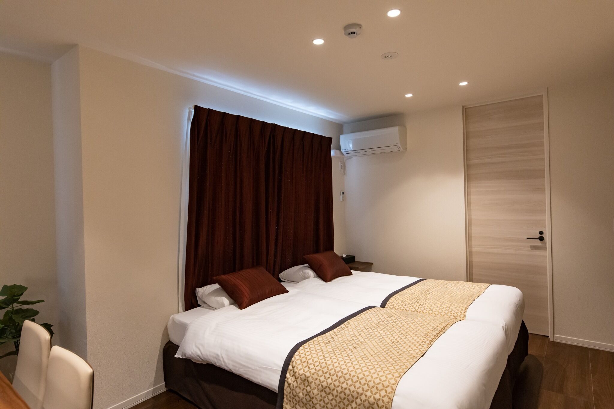 1 室のベッドルーム、デスク、アイロン / アイロン台、WiFi (無料)