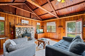 Smart-TV, Kamin, Streaming-Dienste