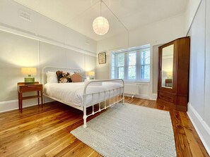 3 bedrooms, desk, iron/ironing board, travel crib